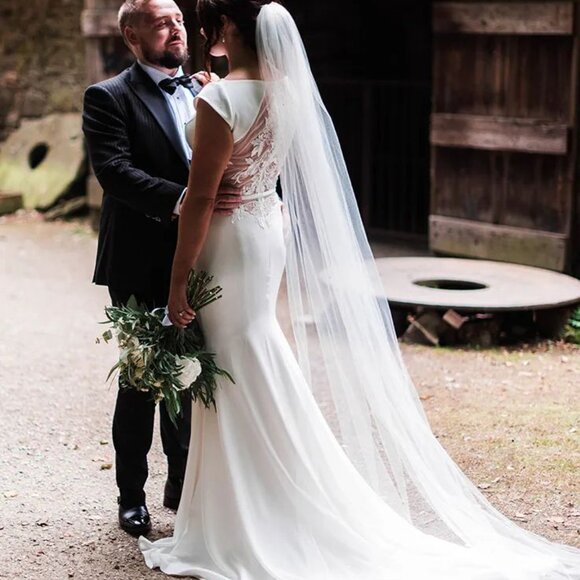 Mikaella 2250 Wedding Gown Size 10 Crepe - Picture 9 of 9